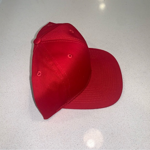 Adjustable Plain Red Snapback Cap - Picture 3 of 5